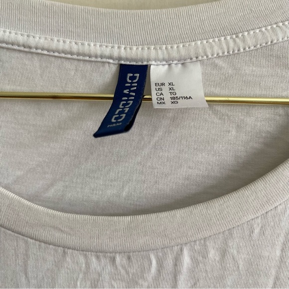 Sunglasses Pocket T-Shirt with Rolled Sleeves - Picture 2 of 7